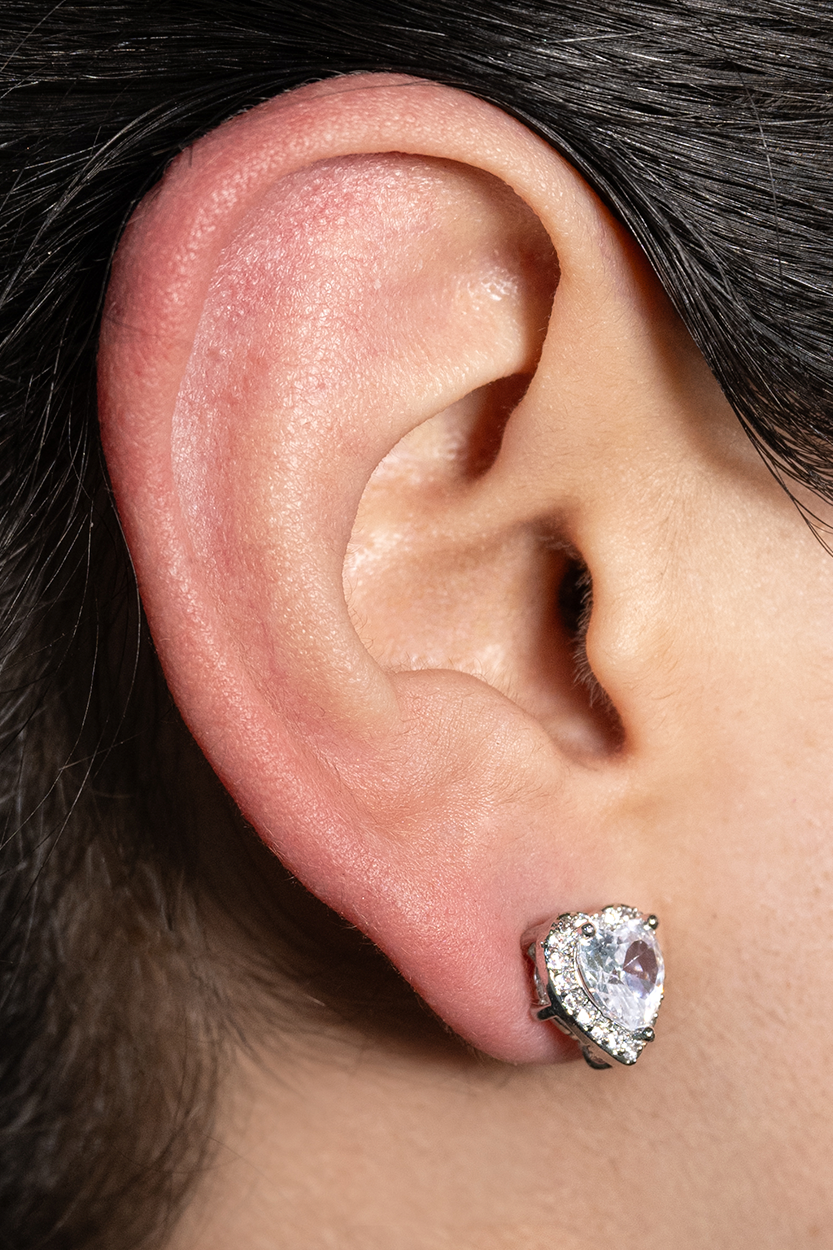 Aretes Stud Corazón Brillante